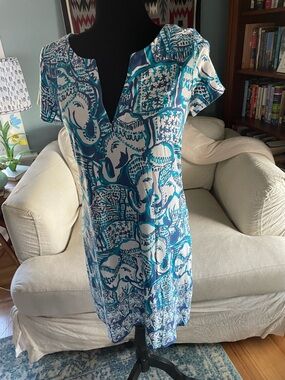 Lilly Pulitzer V-Neck Elephant Print Dress. Sz Medium